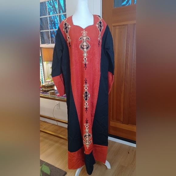 Vintage Other - Crazy cool, well-made vintage kaftan with graphic embroidery